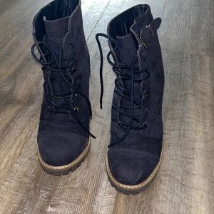 Like new navy booties